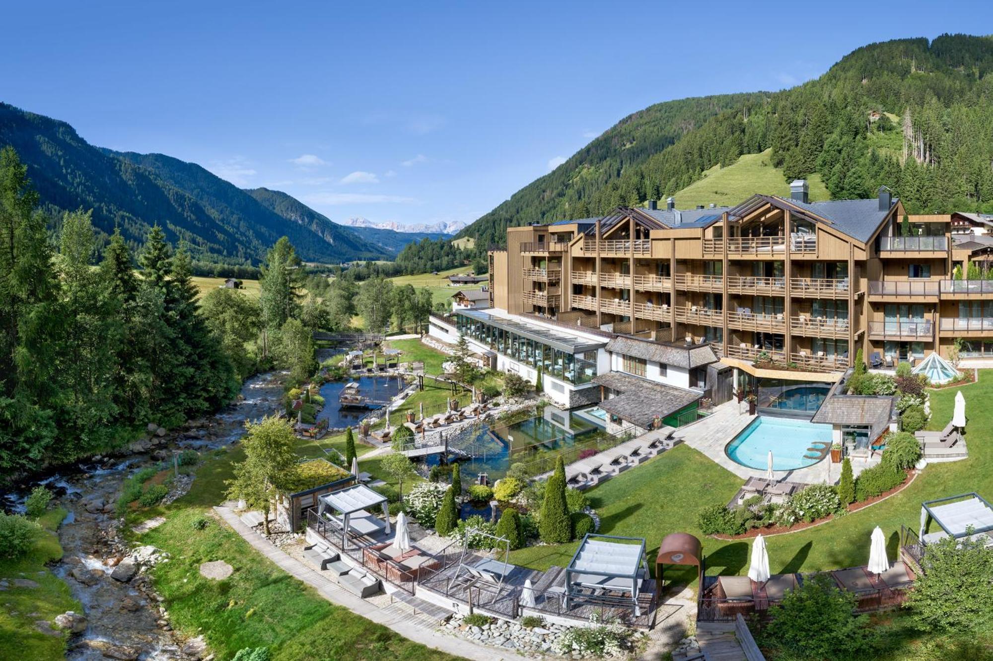 Hotel Quelle Nature Spa Resort Santa Maddalena in Casies Esterno foto